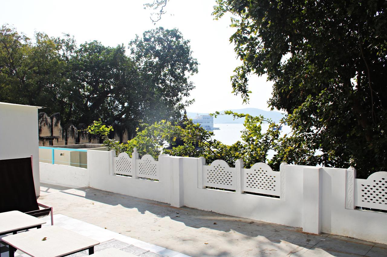 Gypsy Child Lake Hostel Udaipur Exterior photo