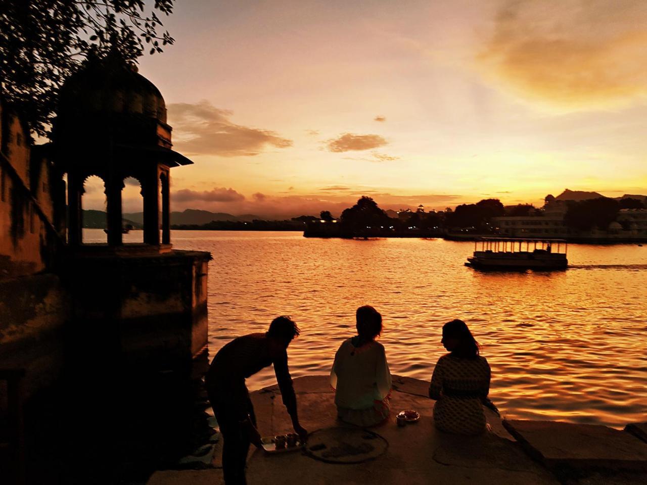 Gypsy Child Lake Hostel Udaipur Exterior photo
