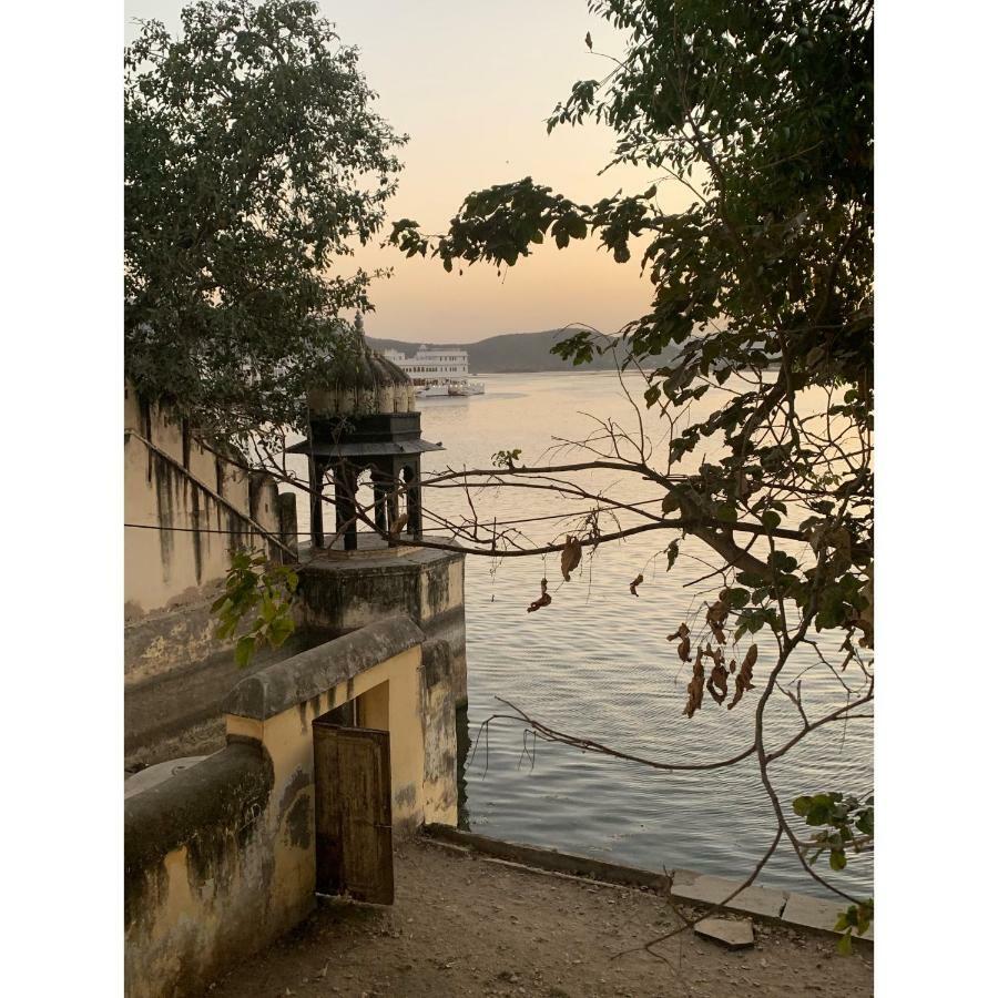Gypsy Child Lake Hostel Udaipur Exterior photo