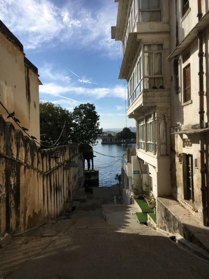 Gypsy Child Lake Hostel Udaipur Exterior photo