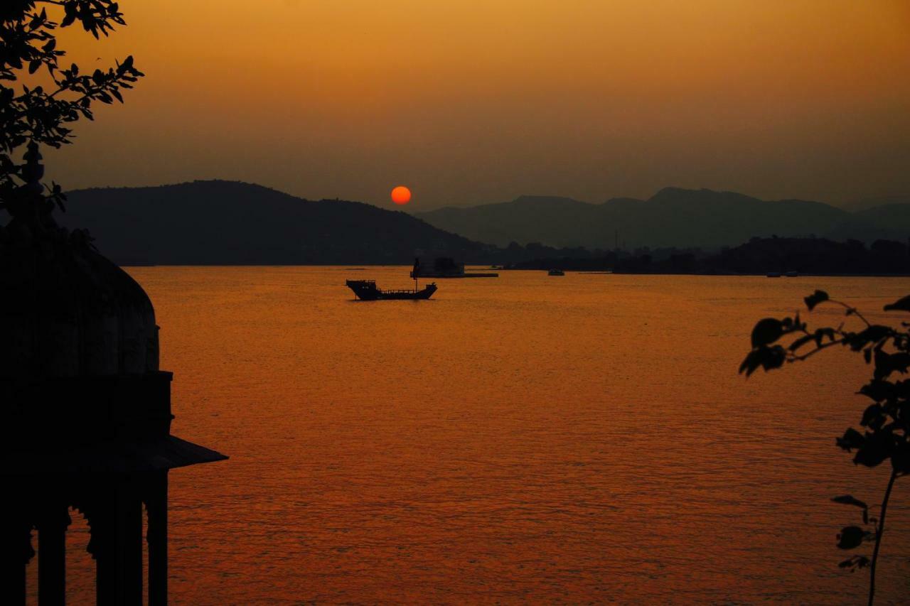 Gypsy Child Lake Hostel Udaipur Exterior photo