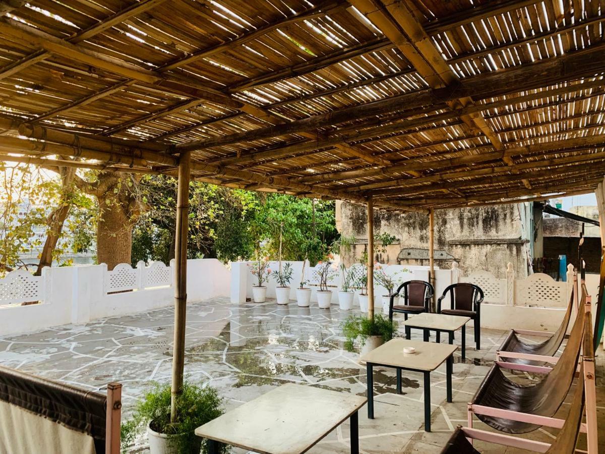 Gypsy Child Lake Hostel Udaipur Exterior photo